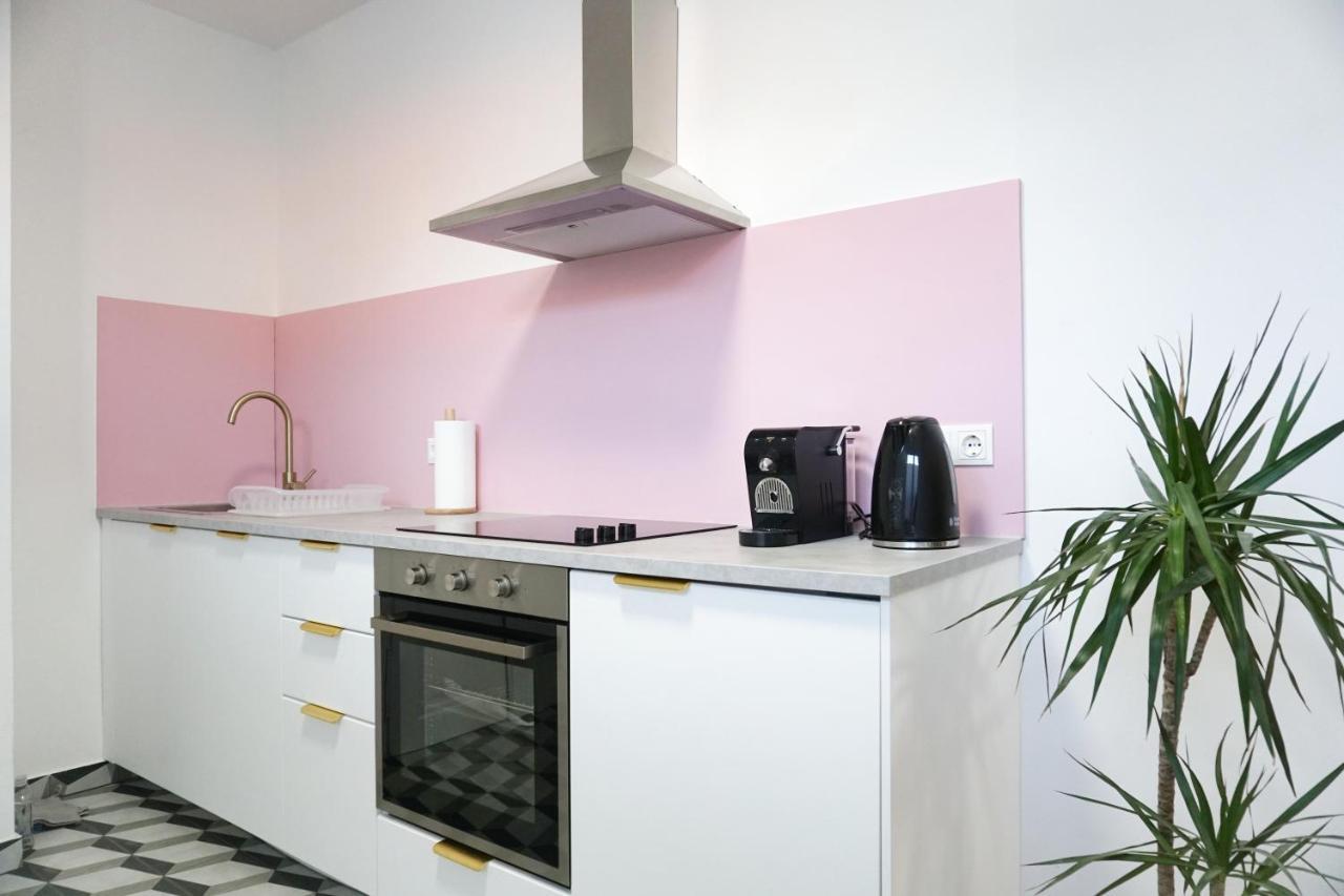 Vibrant Design Apartments - Full Kitchen - Wi-Fi - 18 Mins To City Centre Βιέννη Εξωτερικό φωτογραφία